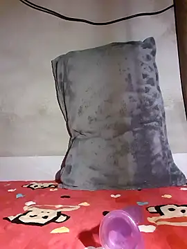 Snapshot of YennyeLa chatting on December 2, 10:55 pm YennyeLa online show from December 2, 10:55 pm