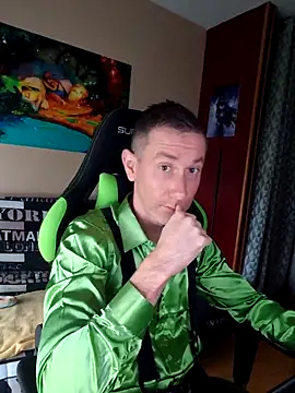 Gamerinleather online show from October 26, 8:48 am