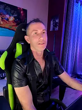 Snapshot of Gamerinleather chatting on October 24, 5:56 pm Gamerinleather online show from October 24, 5:56 pm