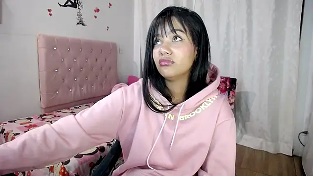 Snapshot of TaylorLight chatting on November 29, 9:31 am TaylorLight online show from November 29, 9:31 am