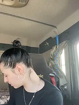 Snapshot of DianaZbo20 chatting on October 31, 8:22 am DianaZbo20 online show from October 31, 8:22 am