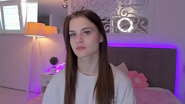 LuisaClover online show from April 5, 12:23 pm