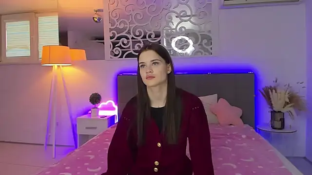 LuisaClover online show from January 15, 1:14 pm