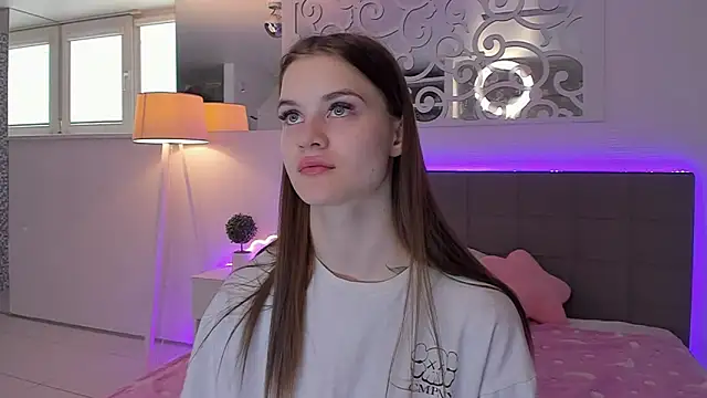 LuisaClover online show from April 12, 12:19 pm