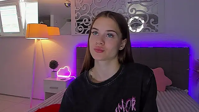 LuisaClover online show from July 7, 12:20 pm