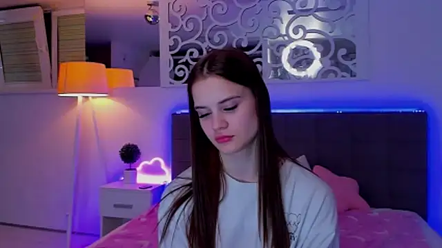 LuisaClover online show from March 29, 1:29 am