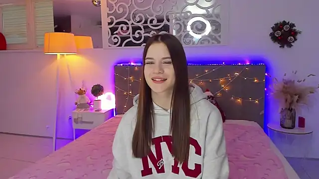 LuisaClover online show from December 21, 1:13 pm