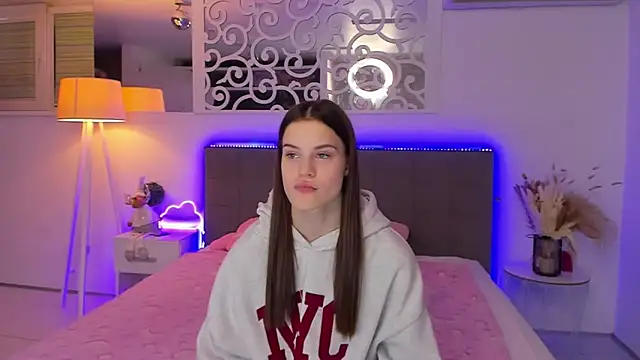 LuisaClover online show from January 5, 5:38 pm