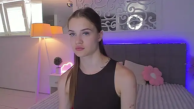 LuisaClover online show from July 4, 12:21 pm