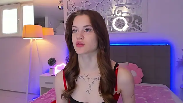 LuisaClover online show from April 3, 12:22 pm