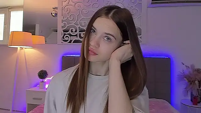 LuisaClover online show from April 22, 12:23 pm