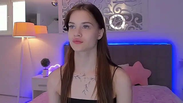 LuisaClover online show from April 7, 12:07 pm