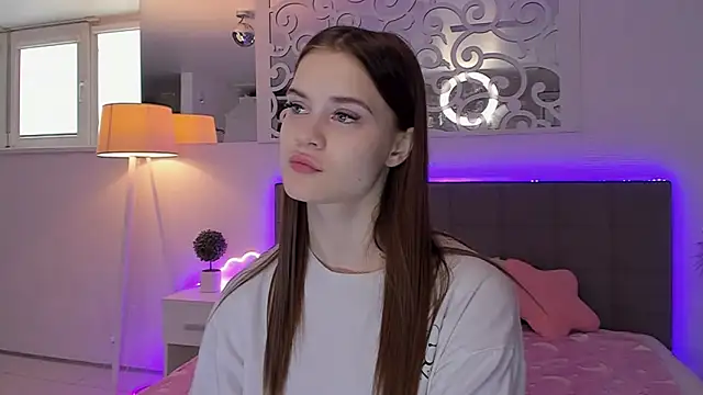 LuisaClover online show from March 31, 12:07 pm