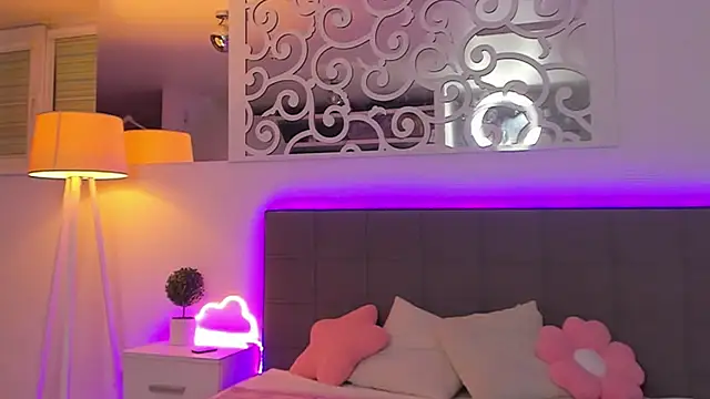 LuisaClover online show from February 23, 1:51 am