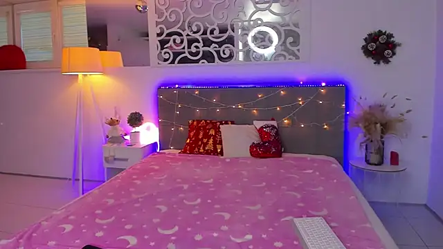 LuisaClover online show from December 18, 1:15 pm