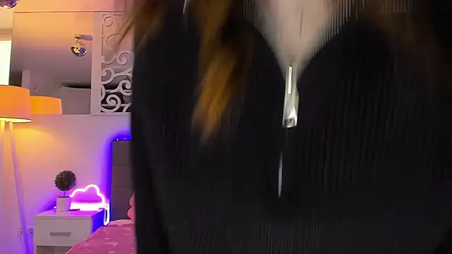 LuisaClover online show from February 19, 1:19 pm