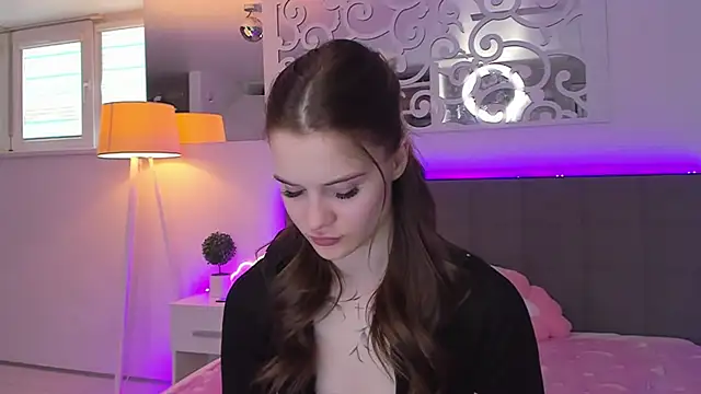 LuisaClover online show from March 14, 1:28 pm