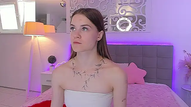 LuisaClover online show from June 7, 12:21 pm