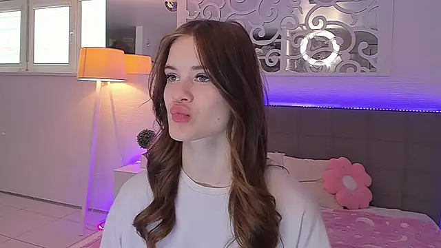 LuisaClover online show from April 27, 12:25 pm
