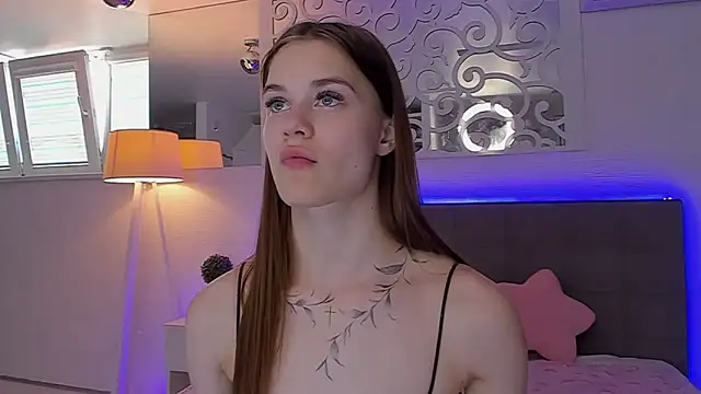 LuisaClover online show from May 21, 12:24 pm