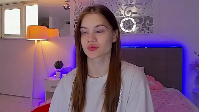 LuisaClover online show from April 21, 12:23 pm