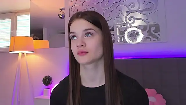 LuisaClover online show from March 7, 1:38 pm