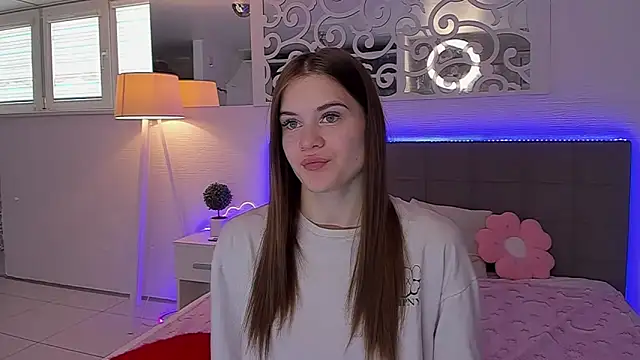 LuisaClover online show from May 3, 12:31 pm