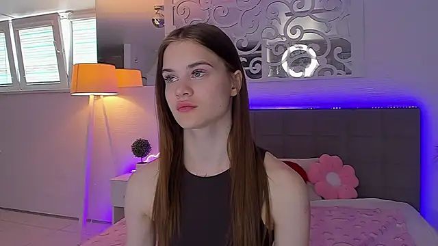 LuisaClover online show from May 6, 11:58 am