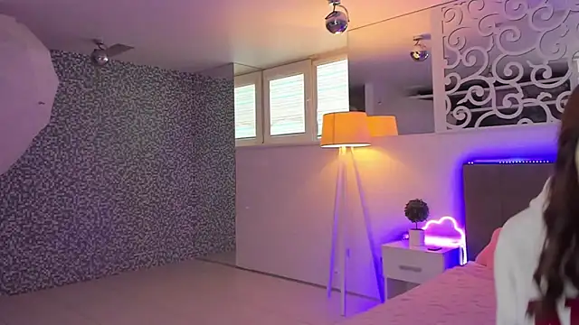 LuisaClover online show from January 17, 1:04 pm