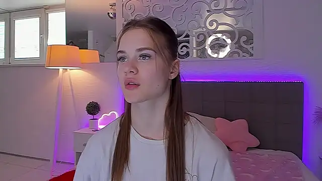 LuisaClover online show from May 23, 12:26 pm