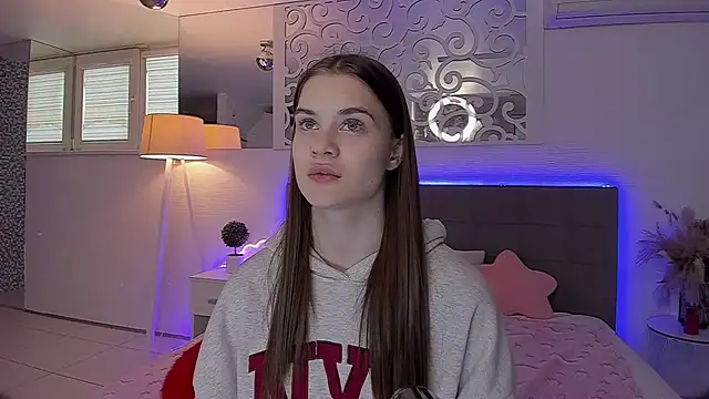 LuisaClover online show from April 19, 12:17 pm