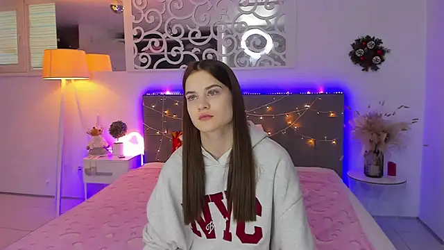 LuisaClover online show from December 22, 1:11 pm