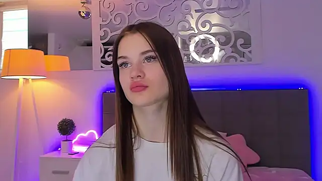 LuisaClover online show from March 13, 1:16 pm