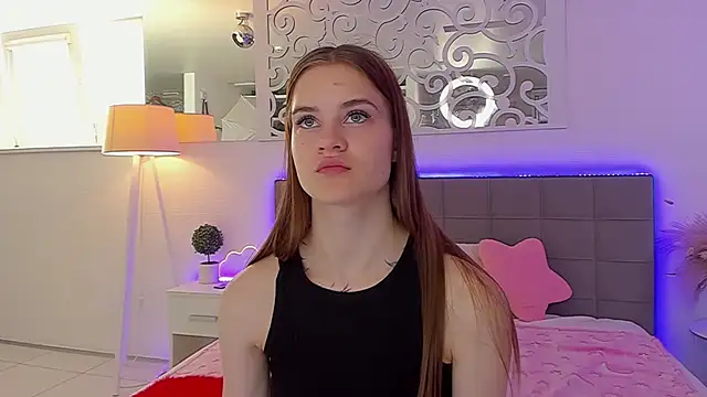 LuisaClover online show from June 10, 7:09 am