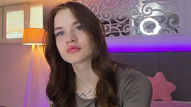 LuisaClover online show from March 3, 1:29 pm