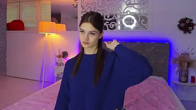 LuisaClover online show from December 16, 1:15 pm