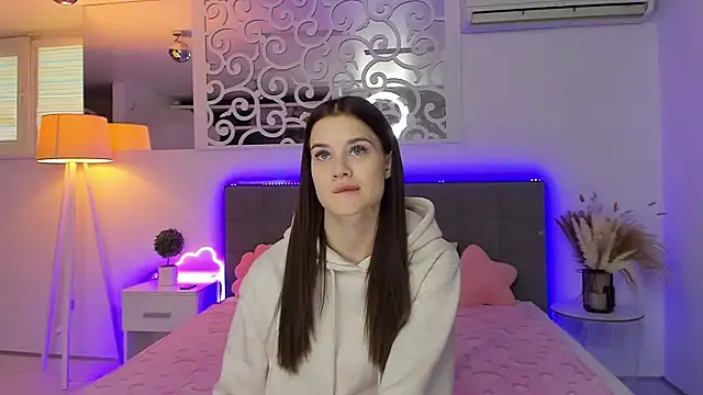 LuisaClover online show from January 18, 1:14 pm