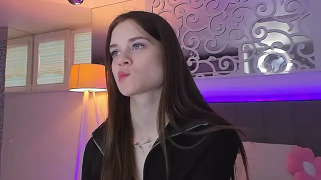 LuisaClover online show from February 26, 1:22 pm