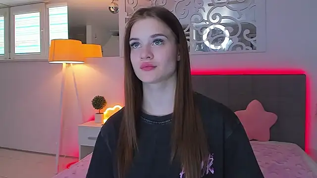 LuisaClover online show from April 10, 12:23 pm