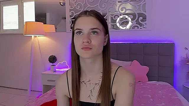 LuisaClover online show from May 29, 12:22 pm