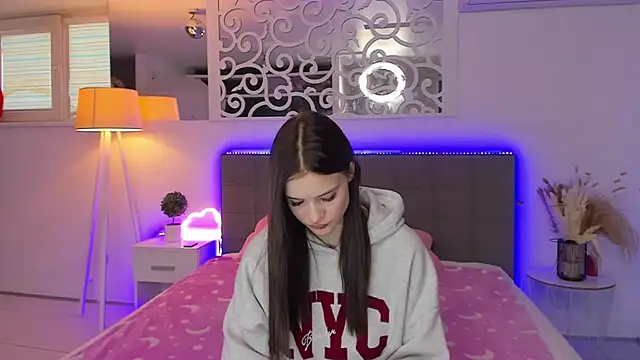 LuisaClover online show from January 11, 1:07 pm