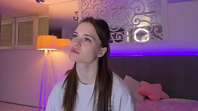 LuisaClover online show from March 1, 7:58 pm