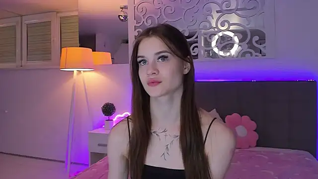 LuisaClover online show from March 27, 7:04 pm