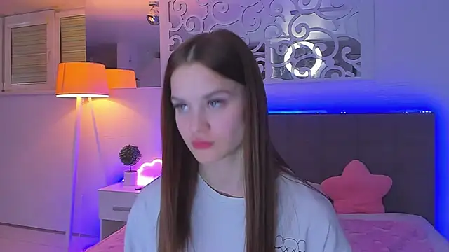 LuisaClover online show from April 11, 12:29 am