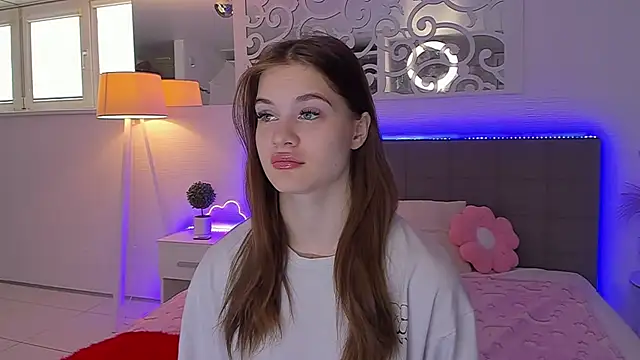 LuisaClover online show from May 2, 12:21 pm