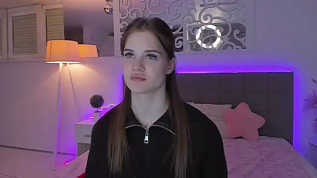 LuisaClover online show from April 24, 6:21 pm