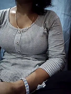 Ezabelljohn online show from May 9, 4:38 am