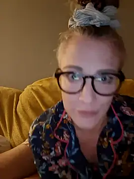Snapshot of Raven_Fantastic chatting on October 27, 3:40 am Raven Fantastic online show from October 27, 3:40 am