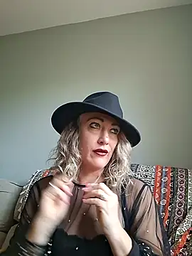 Snapshot of Raven_Fantastic chatting on October 22, 2:27 pm Raven Fantastic online show from October 22, 2:27 pm
