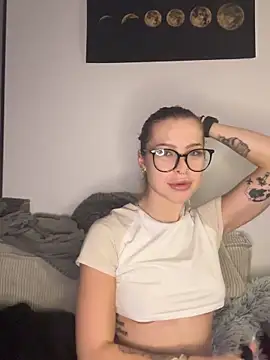 Snapshot of AlyssaSchwarz chatting on December 1, 5:47 pm AlyssaSchwarz online show from December 1, 5:47 pm